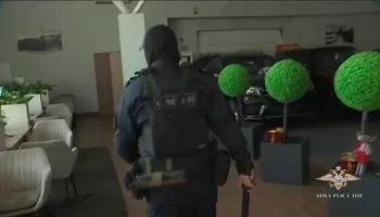 Шесть человек задержаны за мошенничество в автосалонах на юге Москвы