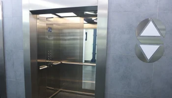 Свыше 1,7 тысячи лифтов заменили в Москве в этом году в рамках программы капремонта