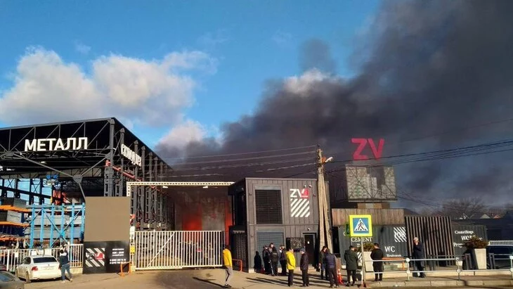 Склад загорелся в подмосковном Домодедове на площади 1,2 тыс "квадратов" Склад загорелся в подмосковном Домодедове на площади 1,2 тыс "квадратов"