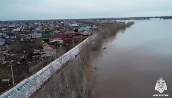 Временную насыпь у поселка под тюменским Ишимом размыло паводком