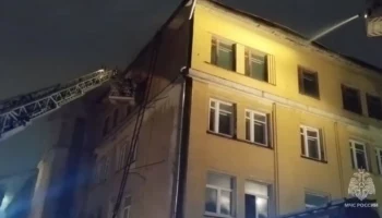 Пожар в неэксплуатируемом здании на севере Москвы полностью потушен