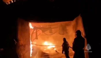 Крупный пожар произошел в мебельном цехе в Химках