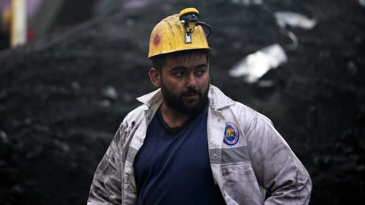 İHA: рабочие находятся под завалами после взрыва на шахте в Турции İHA: рабочие находятся под завалами после взрыва на шахте в Турции