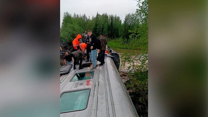 Уголовное дело возбуждено по факту схода вагонов поезда в Коми Уголовное дело возбуждено по факту схода вагонов поезда в Коми