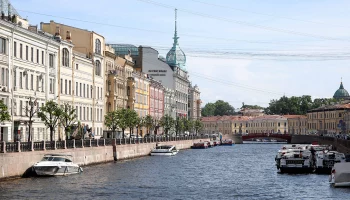 Девушка отправила в нокаут назойливого поклонника в центре Санкт-Петербурга