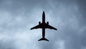 Самолет рейса Дубай &ndash; Москва совершил посадку в Баку из-за нетрезвого дебошира