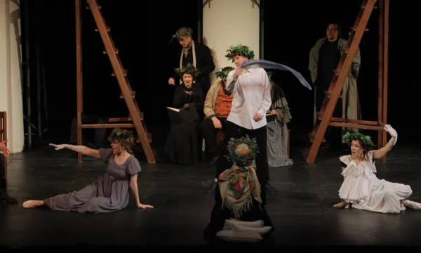 Шесть образов юного Пети Ростова представили в «Мастерской Петра Фоменко» Шесть образов юного Пети Ростова представили в «Мастерской Петра Фоменко»