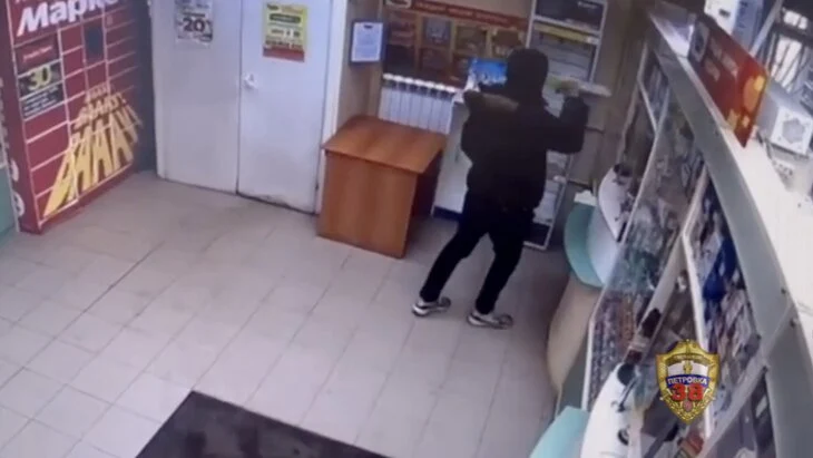 Мужчина с кирпичом ограбил аптеку на юго-востоке Москвы Мужчина с кирпичом ограбил аптеку на юго-востоке Москвы