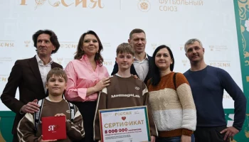 Восьмимиллионный гость выставки "Россия" получил билеты на матч сборной РФ по футболу