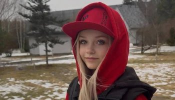 Фигуристка Костылева, которую избивала мать, завершила работу с Плющенко