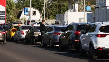 Эксперт Юшков: очереди на российских АЗС связаны с потребительской паникой