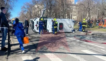 РИА Новости: три сотрудника скорой помощи пострадали в ДТП с иномаркой в Москве