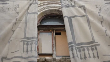 Инвестор отреставрирует здание бывшего детского сада со скульптурами слонов в Щукине