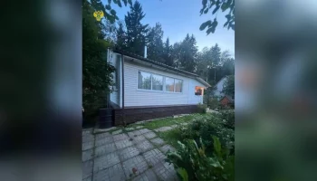 Правоохранители нашли труп мужчины и раненую женщину в частном доме в ТиНАО