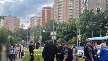 Напал из ревности: появились подробности убийства девушки на остановке в Москве