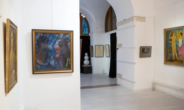 Галерея "Веллум" в Москве подтвердила кражу более 20 картин