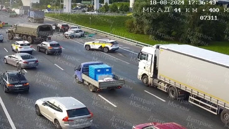 Движение на 45-ом км МКАД восстановлено после ДТП Движение на 45-ом км МКАД восстановлено после ДТП