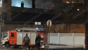Пожар произошел в здании автосервиса на северо-востоке Москвы