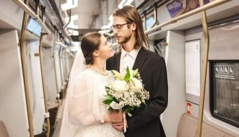 Первые церемонии бракосочетания в 2025 году прошли на станции метро "Маяковская"