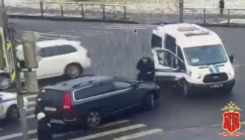 Пьяного водителя, уже лишенного прав, поймали во время погони со стрельбой в Петербурге