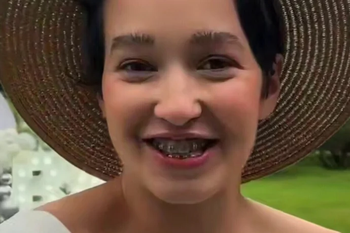 Потерявшая ребенка во время домашних родов девушка оказалась известным блогером Потерявшая ребенка во время домашних родов девушка оказалась известным блогером