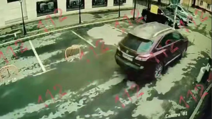 Появилось видео с моментом ДТП Lexus на Большой Грузинской улице в Москве Появилось видео с моментом ДТП Lexus на Большой Грузинской улице в Москве