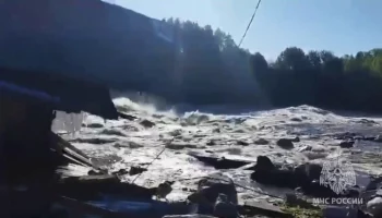 Спасатели нашли живыми еще двух пропавших без вести после размыва дамбы в Карелии