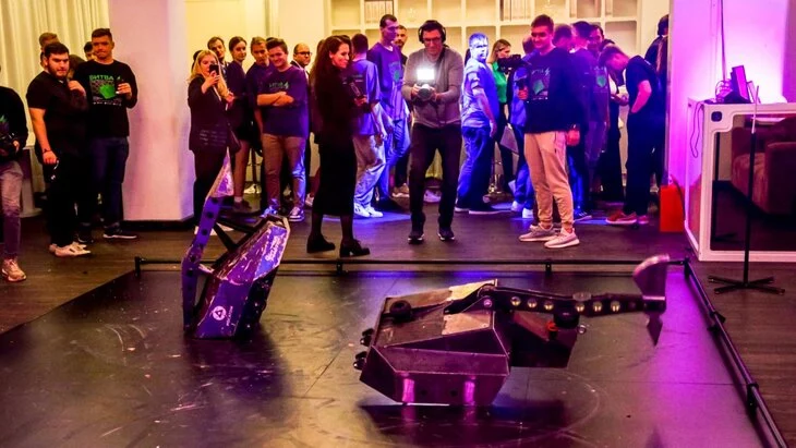 Второй международный чемпионат "Битва роботов" пройдет в Москве Второй международный чемпионат "Битва роботов" пройдет в Москве