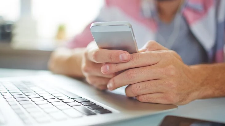 Житель Омска лишился 2,4 млн рублей после знакомства с девушкой в соцсетях Житель Омска лишился 2,4 млн рублей после знакомства с девушкой в соцсетях