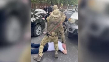 Подозреваемый в наркоторговле сбил двух полицейских при попытке задержания в Махачкале