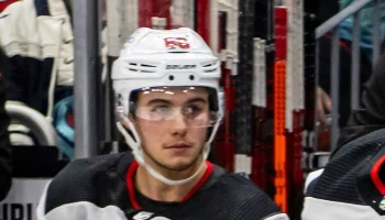 Забивший решающую шайбу на Олимпиаде хоккеист Хьюз лишился зуба во время игры