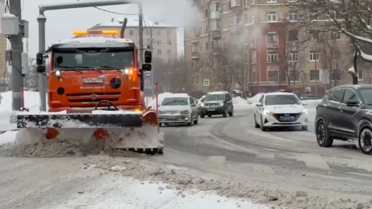 Повсеместно организованы работы по очистке города от снега Повсеместно организованы работы по очистке города от снега