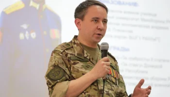 Участник СВО Эльдар Шарипов обсудил со студентами Финансового университета развитие отрасли авиацион