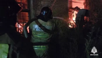 Два цеха предприятия по производству пенопласта загорелись в Челябинске