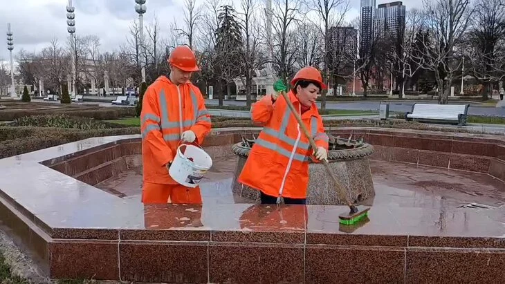 Фонтаны на ВДНХ начали готовить к новому сезону Фонтаны на ВДНХ начали готовить к новому сезону