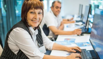 Получение статуса предпенсионера упростили в Москве