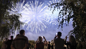 Москвичам рассказали, где посмотреть салют в День Победы