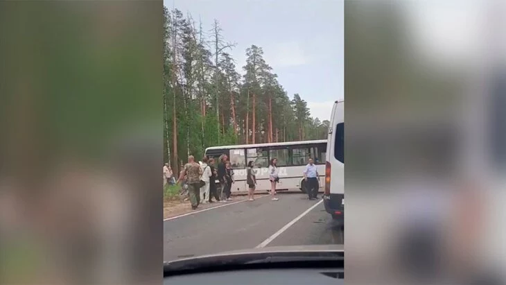 Три человека погибли в ДТП с пассажирским автобусом в Марий Эл Три человека погибли в ДТП с пассажирским автобусом в Марий Эл