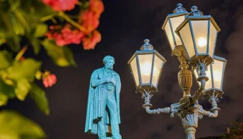 Сергей Собянин рассказал, как Москва сохраняет уникальные исторические фонари