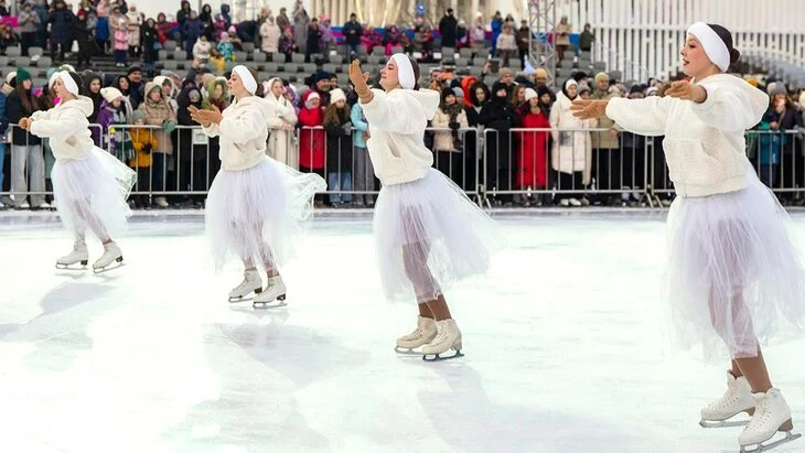 Балет на льду "Лебединое озеро" покажут на катке ВДНХ