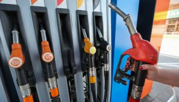Финансист Скрябин: цены на бензин в июле могут вырасти на 0,5%
