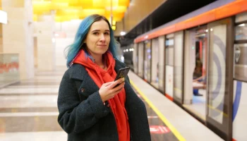 Развенчиваем слухи: как сотрудники безопасности метро будут проверять телефон пассажиров