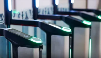 Собянин: турникеты столичного производства установили в транспорте Москвы