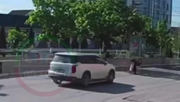 Автомобиль сбил женщину с двумя детьми в Дагестане