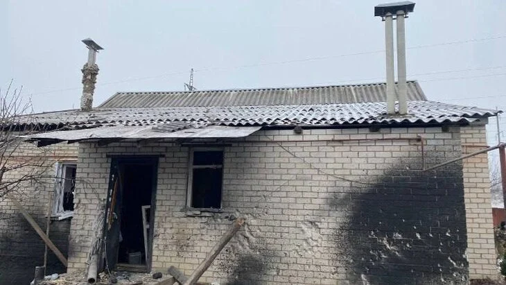 Несколько домов повреждены в Рыльске Курской области при обстреле ВСУ Несколько домов повреждены в Рыльске Курской области при обстреле ВСУ
