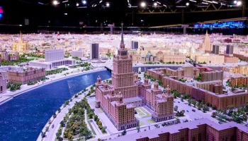 Светотехническое шоу "День Победы" будут транслировать в павильоне "Макет Москвы"