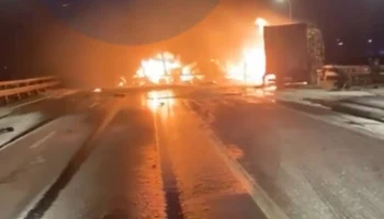 Фуры столкнулись и загорелись на трассе М-7 "Волга" под Казанью