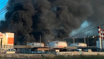 В Туапсе эвакуируют жителей домов рядом с загоревшимся НПЗ