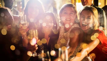 Как понравиться Деревянной Змее: в чем встречать Новый год &mdash; 2025