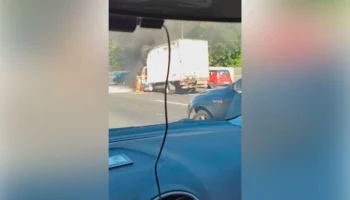 Грузовик сгорел на 76-м километре МКАД